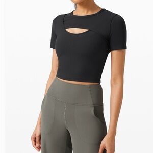 Lululemon key hole crop top